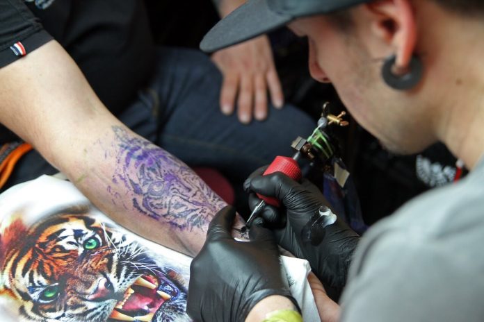 Стать татуировщиком: как это делать и какими курсами следовать