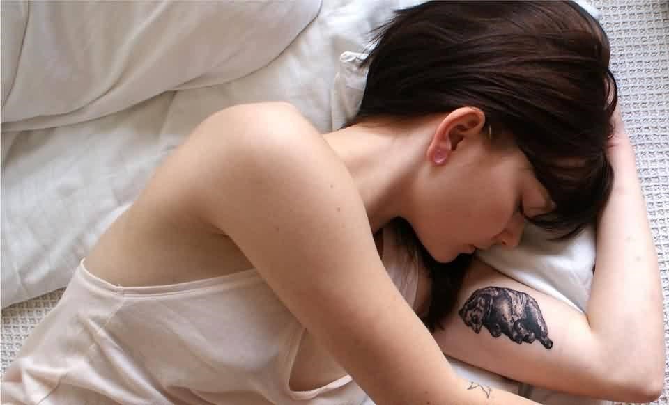 Как спать с новой татуировкой?